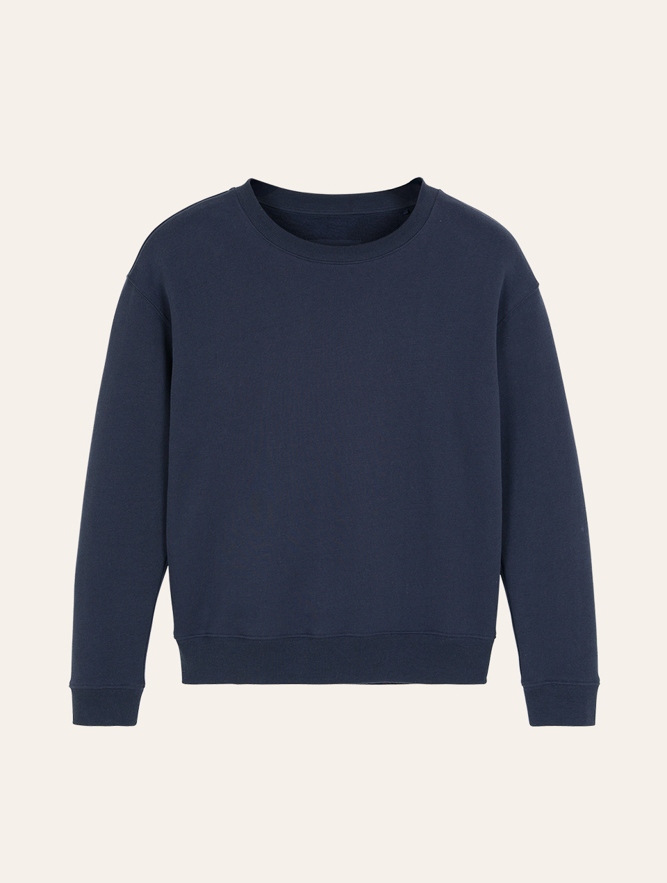 Dunkelblaues Sweatshirt auf weißem Hintergrund
