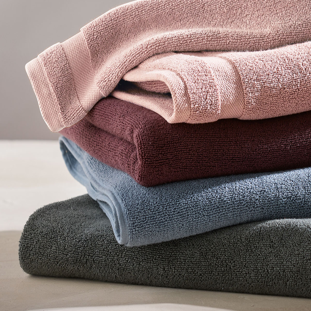 Handtuchstapel aus Badserie Anea