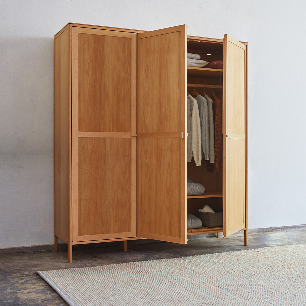 Kleiderschrank aus Massivholz