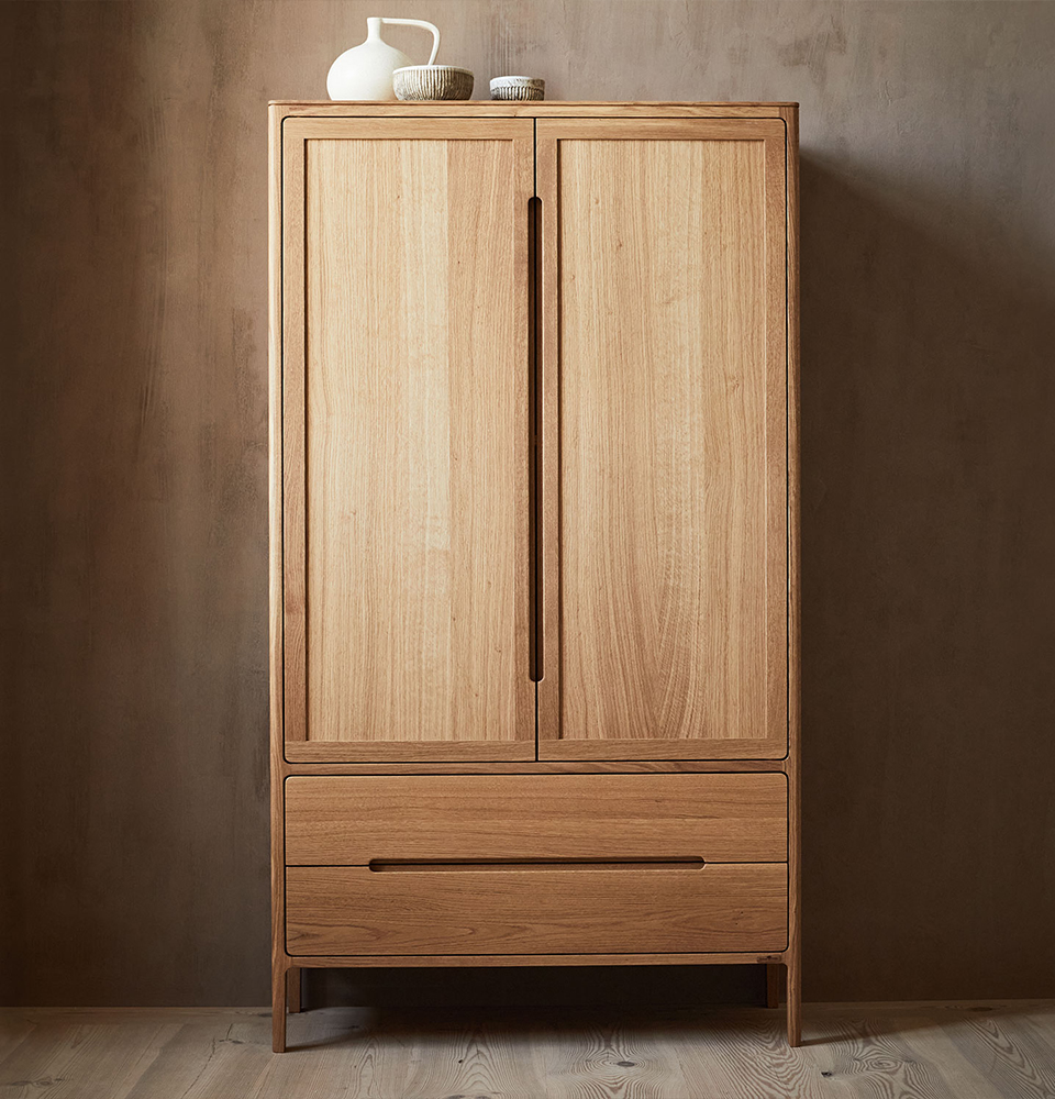 Vitrine Tenso aus Eichenholz mit enier Schublade