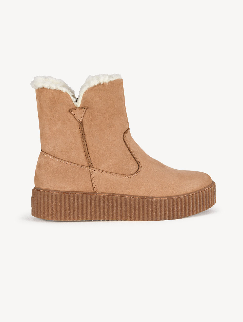 Brauner Stiefel mit Futter auf weißem Hintergrund