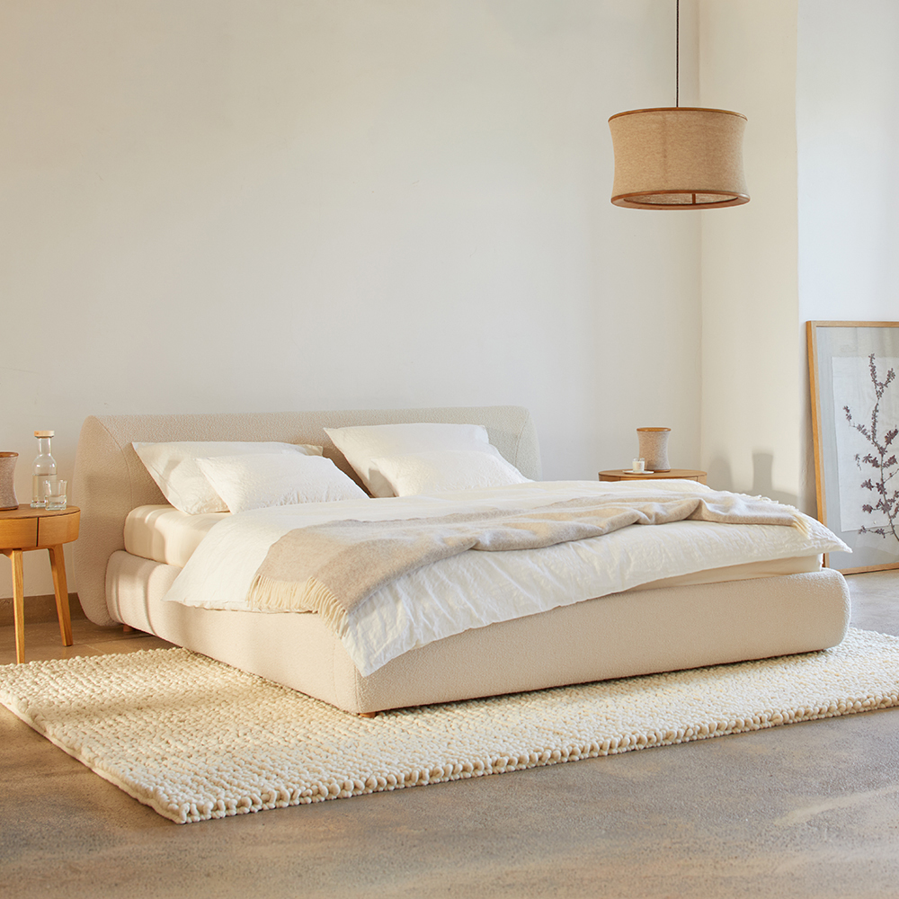 Bett Veluna mit Nachttisch
