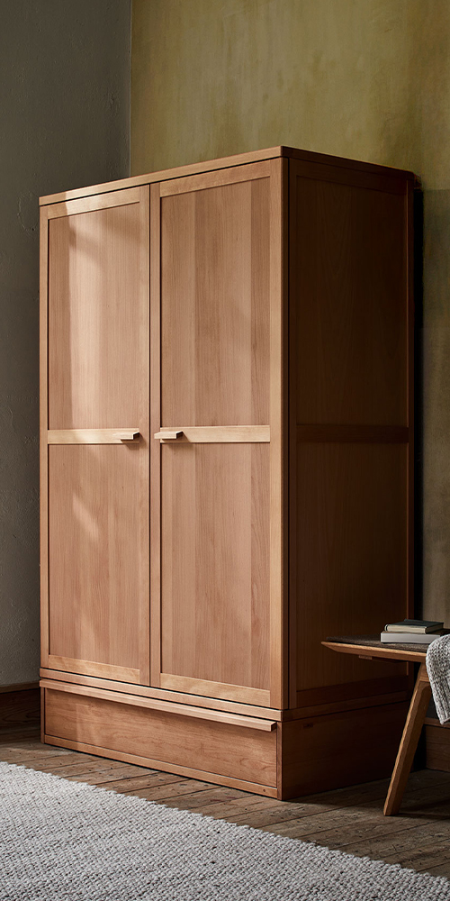 Kleiderschrank aus Massivholz